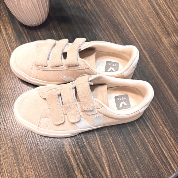 VEJA Recife Suede Velcro Sneakers (size 36, US 5) - Picture 4 of 4